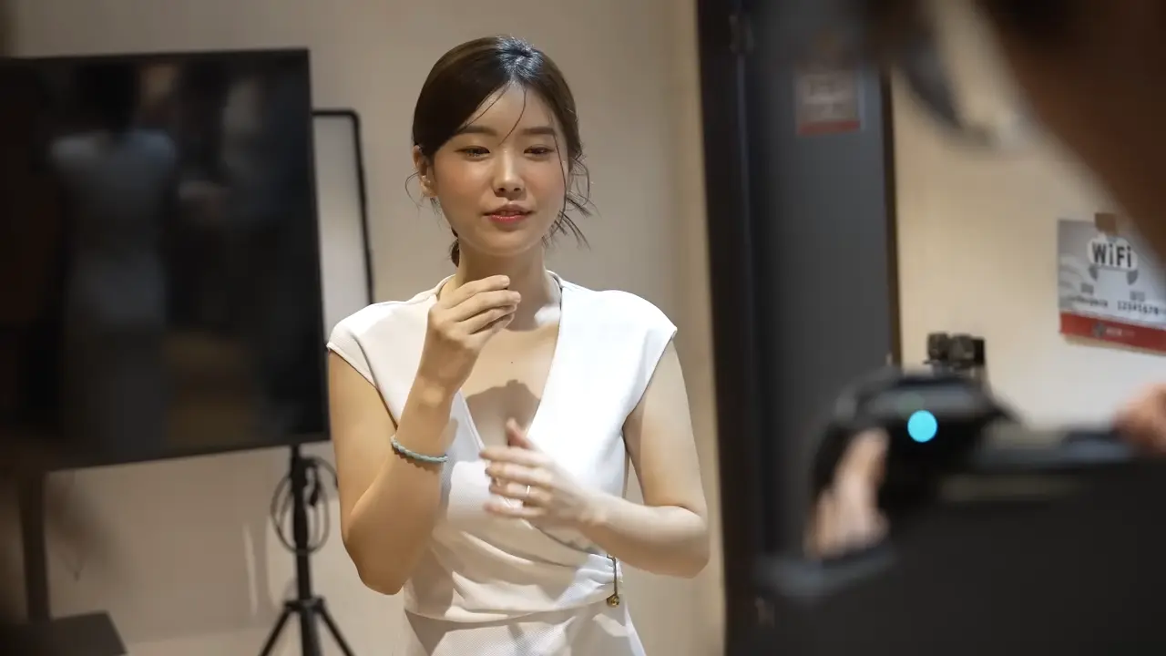 韓國女孩們在臺灣花了一輩子的運氣. 那不用回韓國啊